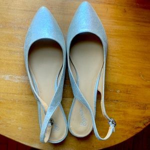 Beautiful soft silver sparkling Seychelles sling back flats- never worn!!